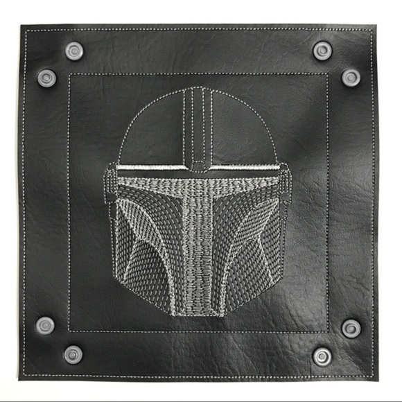 Mandalorian Helmet Dice Tray - Black - Picture 3 of 6